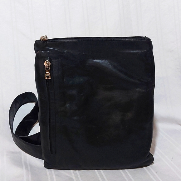 RUDSAK Handbags - RUDSAK LEATHER CROSSBODY BAG!